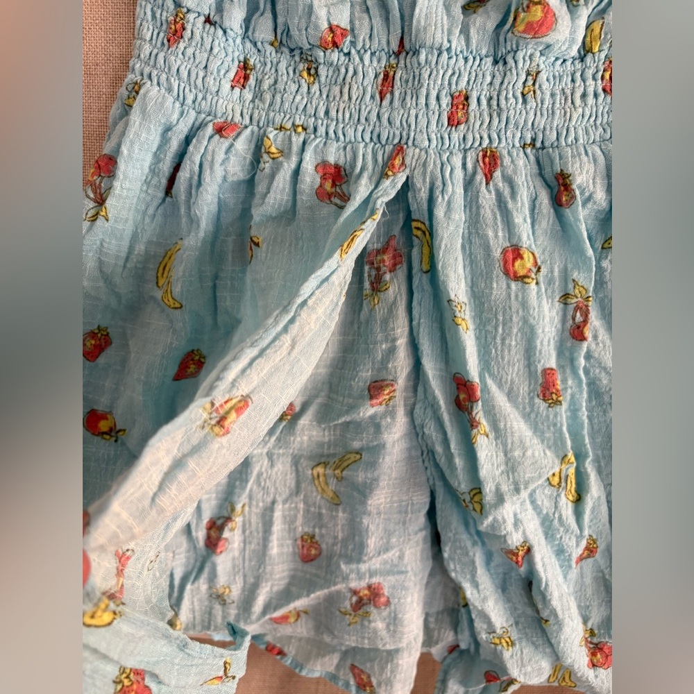 NWT Urban Outfitters Fruited flowy Smocked Blue Sleeveless Top - Picture 4 of 6